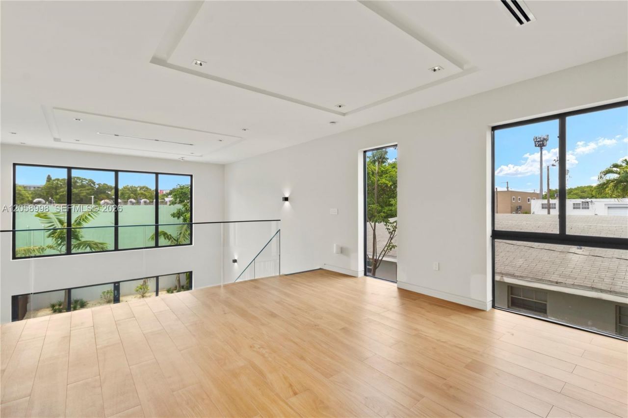 420 NE 62nd St , Miami, FL 33138 Photo