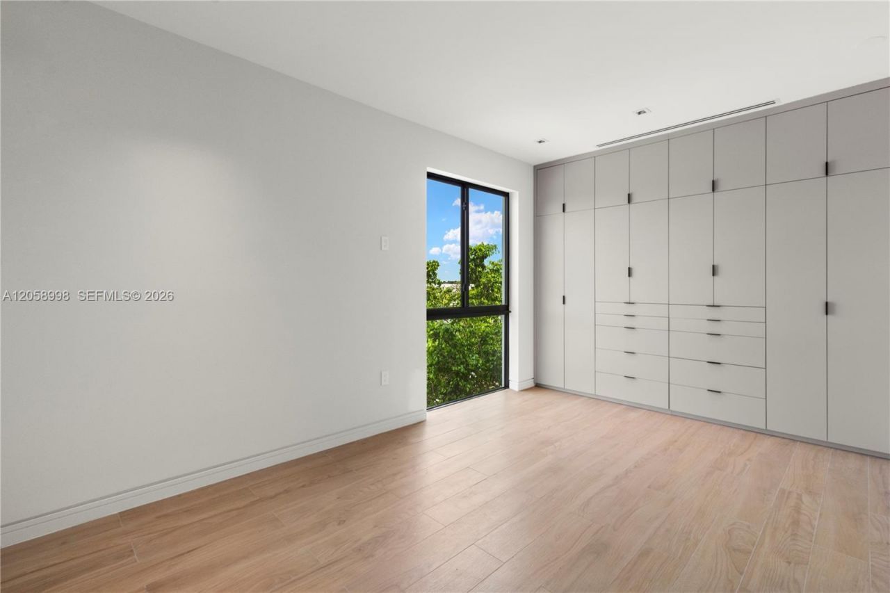 420 NE 62nd St , Miami, FL 33138 Photo