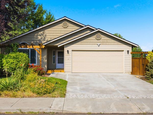 62815 Snowcap Court, Bend, OR 97701