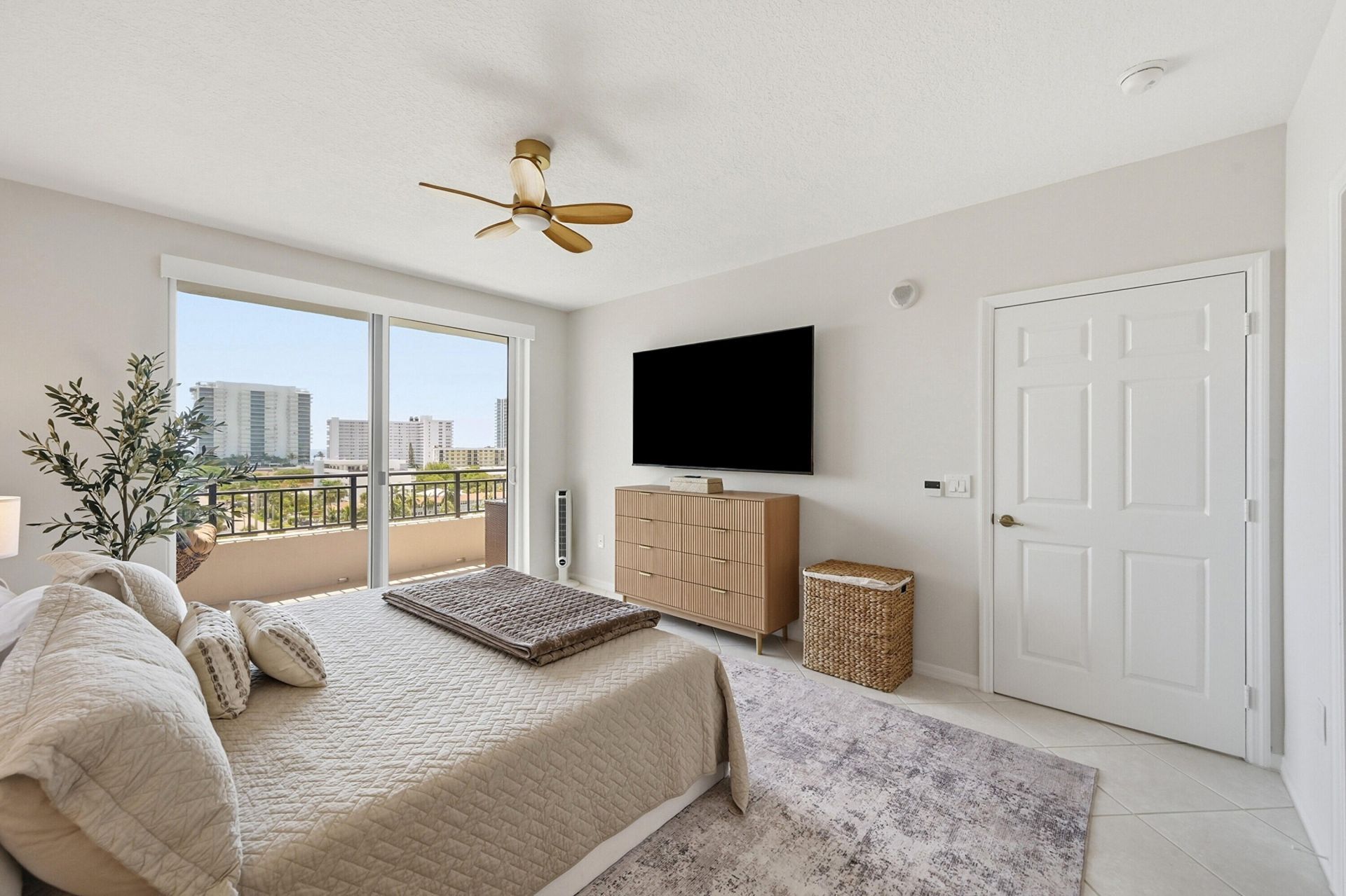 2880 NE 14th Street Causeway, Unit 804, Pompano Beach, FL 33062 Photo