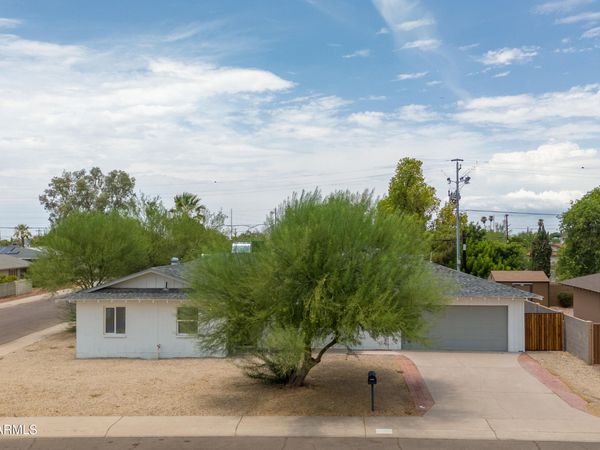 2290 W VILLAGE Drive, Phoenix, AZ 85023