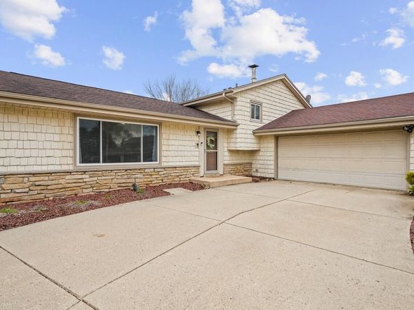 312 N 7th St, Waterford, WI 53185