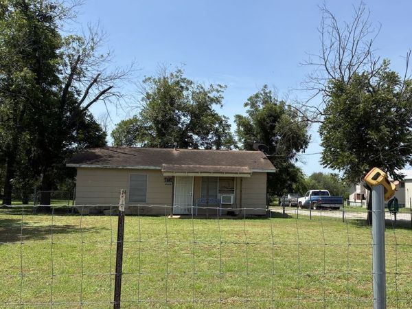 273 County Road 743, Yancey, TX 78886