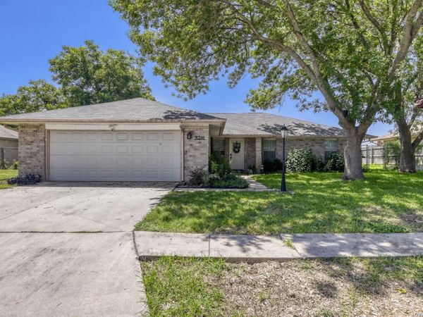 9210 SHADOW LAWN CIR, Converse, TX 78109