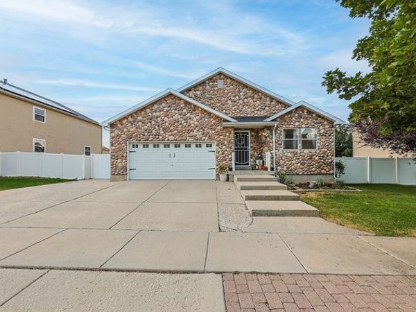 6748 W SHUMARD OAK DR S, West Jordan, UT 84088