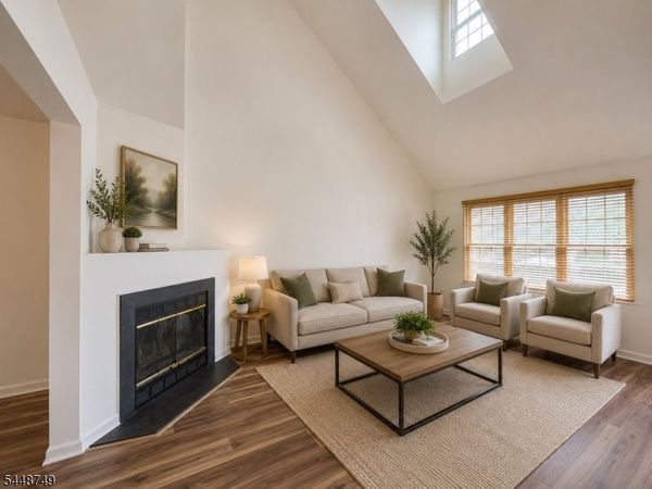 200 Bamburgh Ct, Franklin, NJ 08873