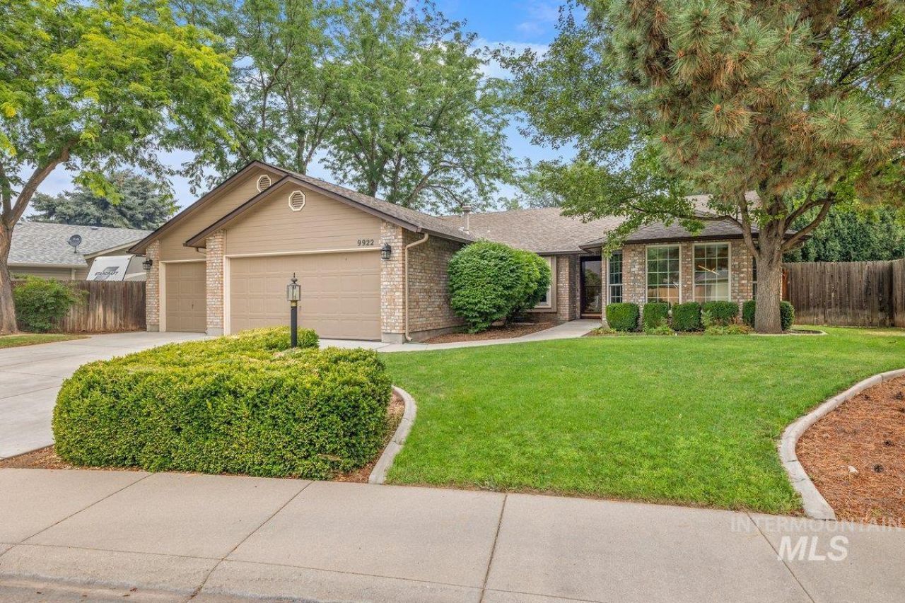 9922 W Aladar Ct, Boise, ID 83704 Main Photo