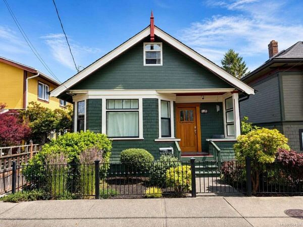 147 St. Lawrence St, Victoria, BC V8V 1X9