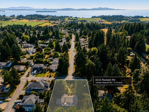 6232 Rodolph Rd, Central Saanich, BC V8Z 5V8