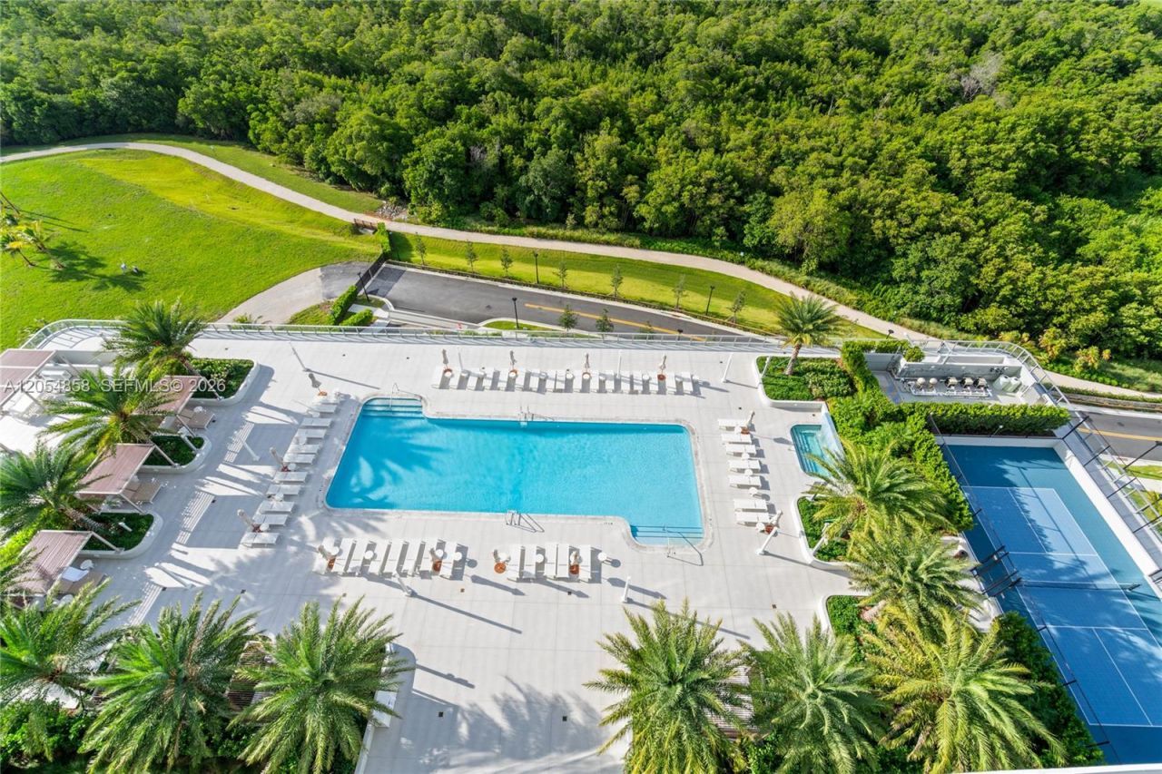 2411 Laguna Circle, Unit 1604, North Miami, FL 33181 Photo