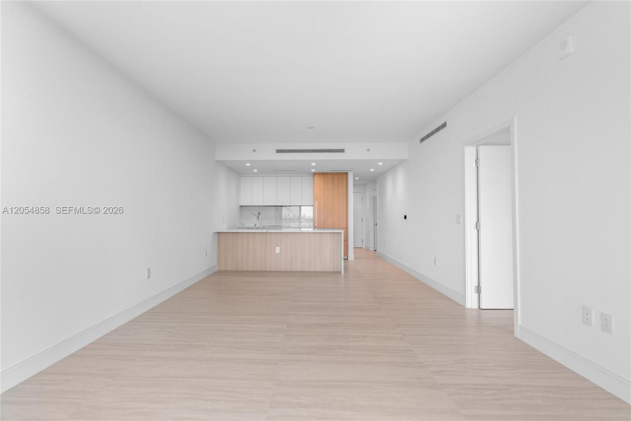 2411 Laguna Circle, Unit 1604, North Miami, FL 33181 Photo