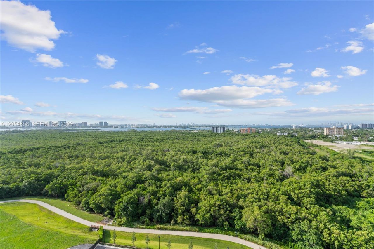 2411 Laguna Circle, Unit 1604, North Miami, FL 33181 Photo