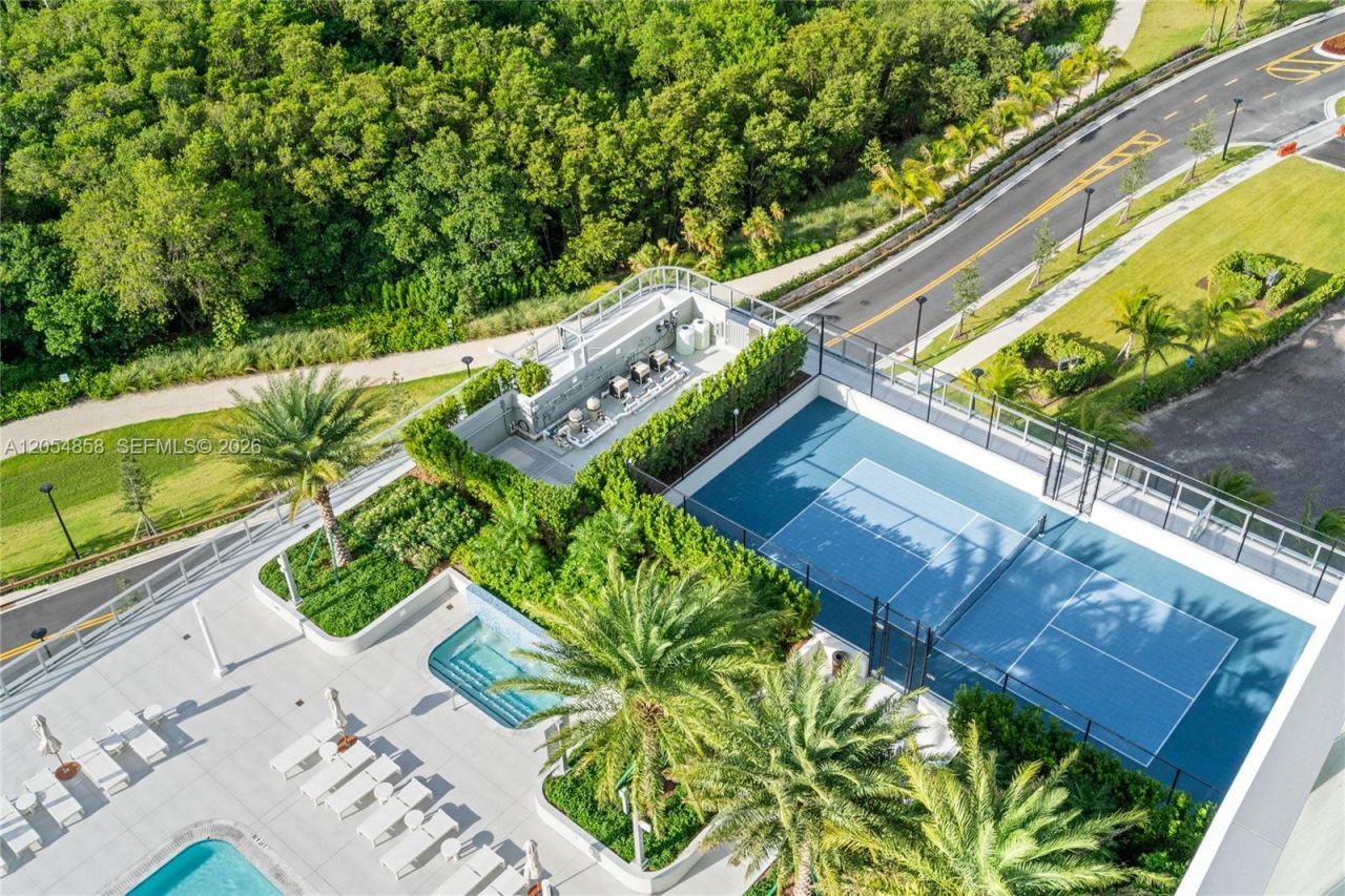 2411 Laguna Circle, Unit 1604, North Miami, FL 33181 Photo