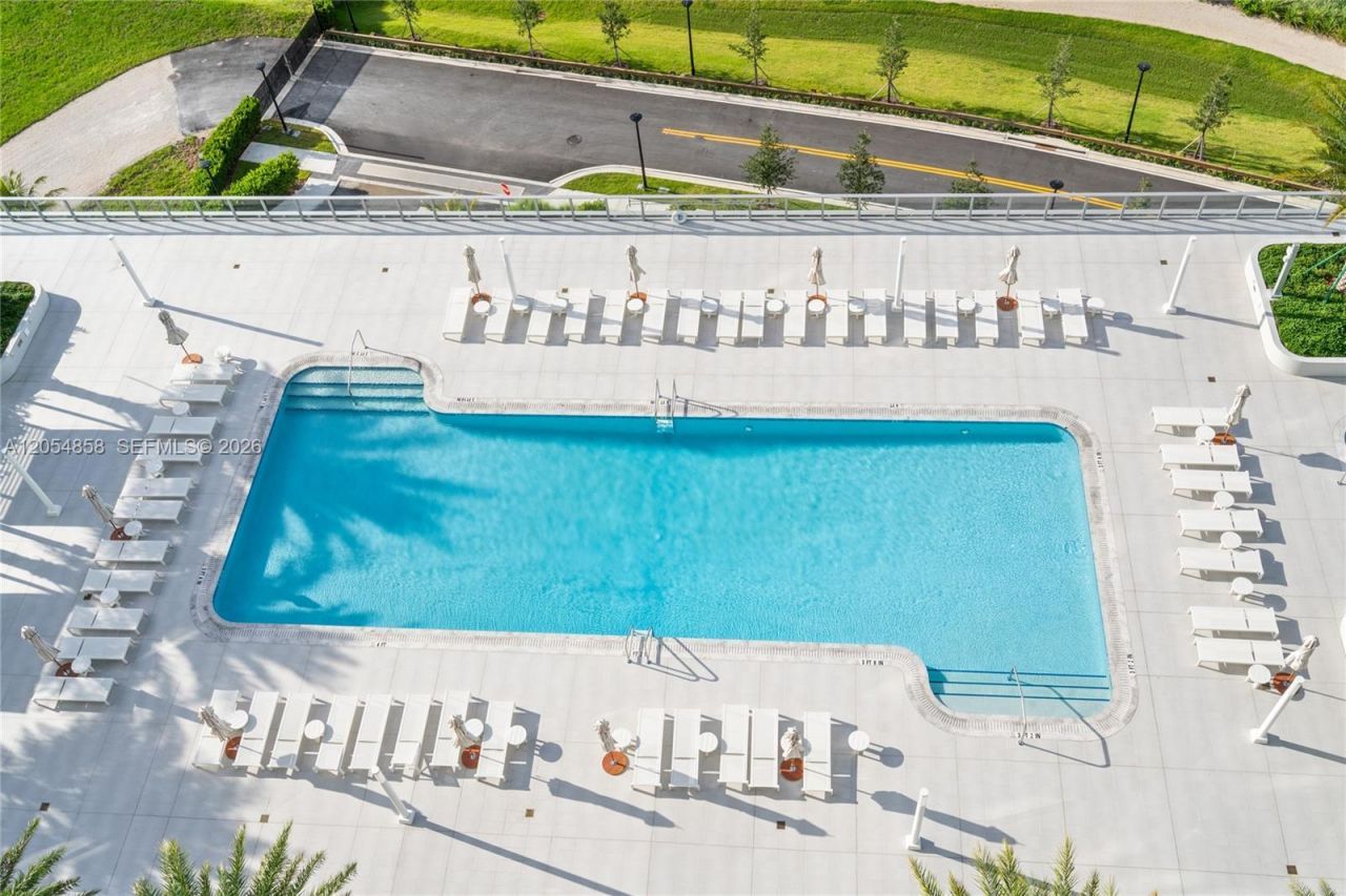 2411 Laguna Circle, Unit 1604, North Miami, FL 33181 Photo