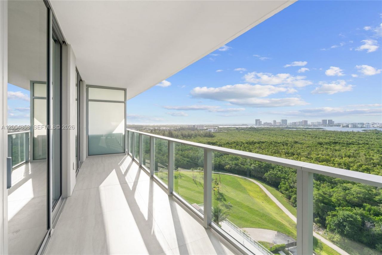 2411 Laguna Circle, Unit 1604, North Miami, FL 33181 Photo