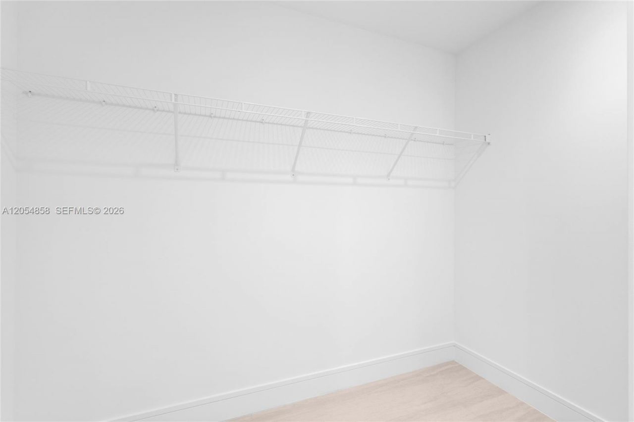 2411 Laguna Circle, Unit 1604, North Miami, FL 33181 Photo