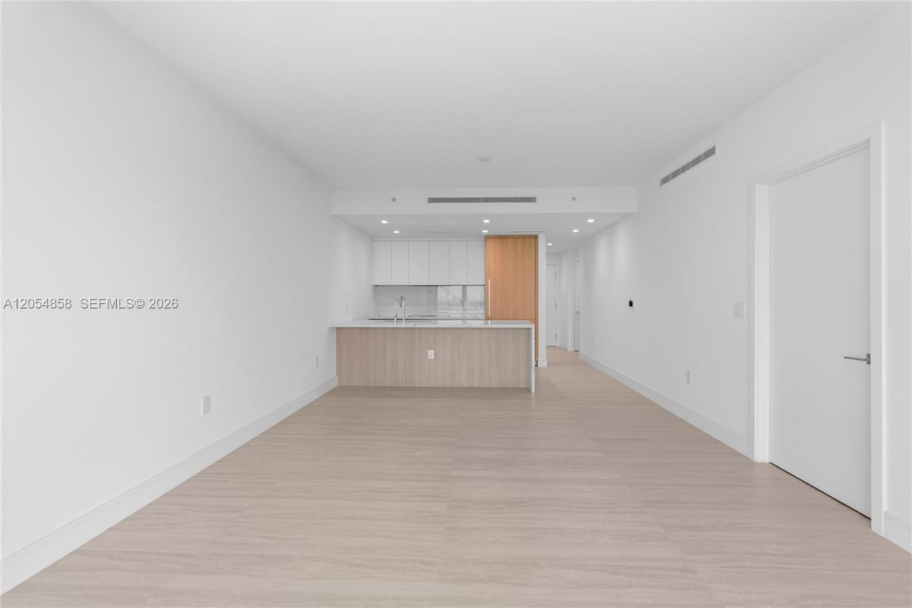 2411 Laguna Circle, Unit 1604, North Miami, FL 33181 Photo