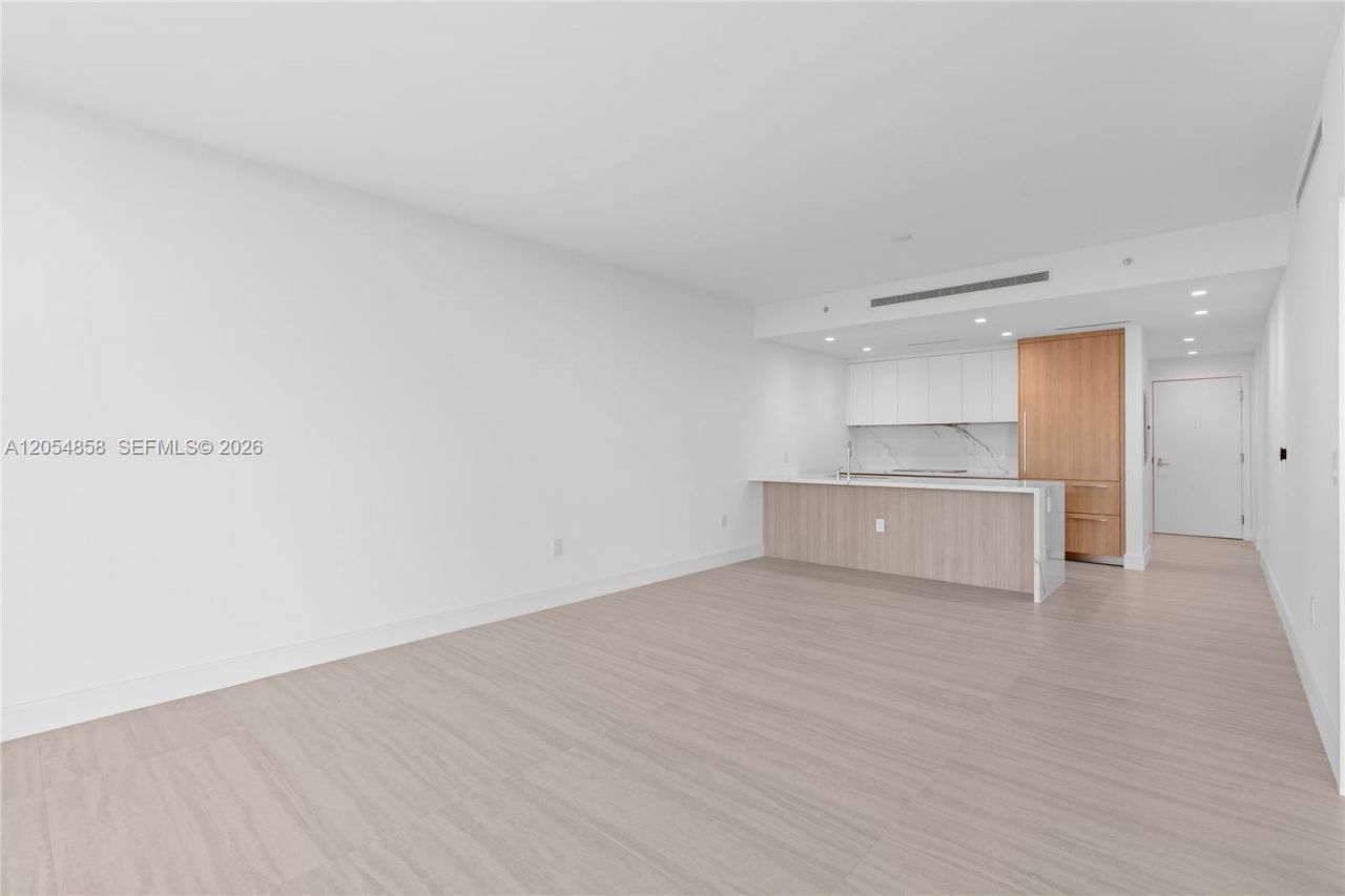 2411 Laguna Circle, Unit 1604, North Miami, FL 33181 Photo