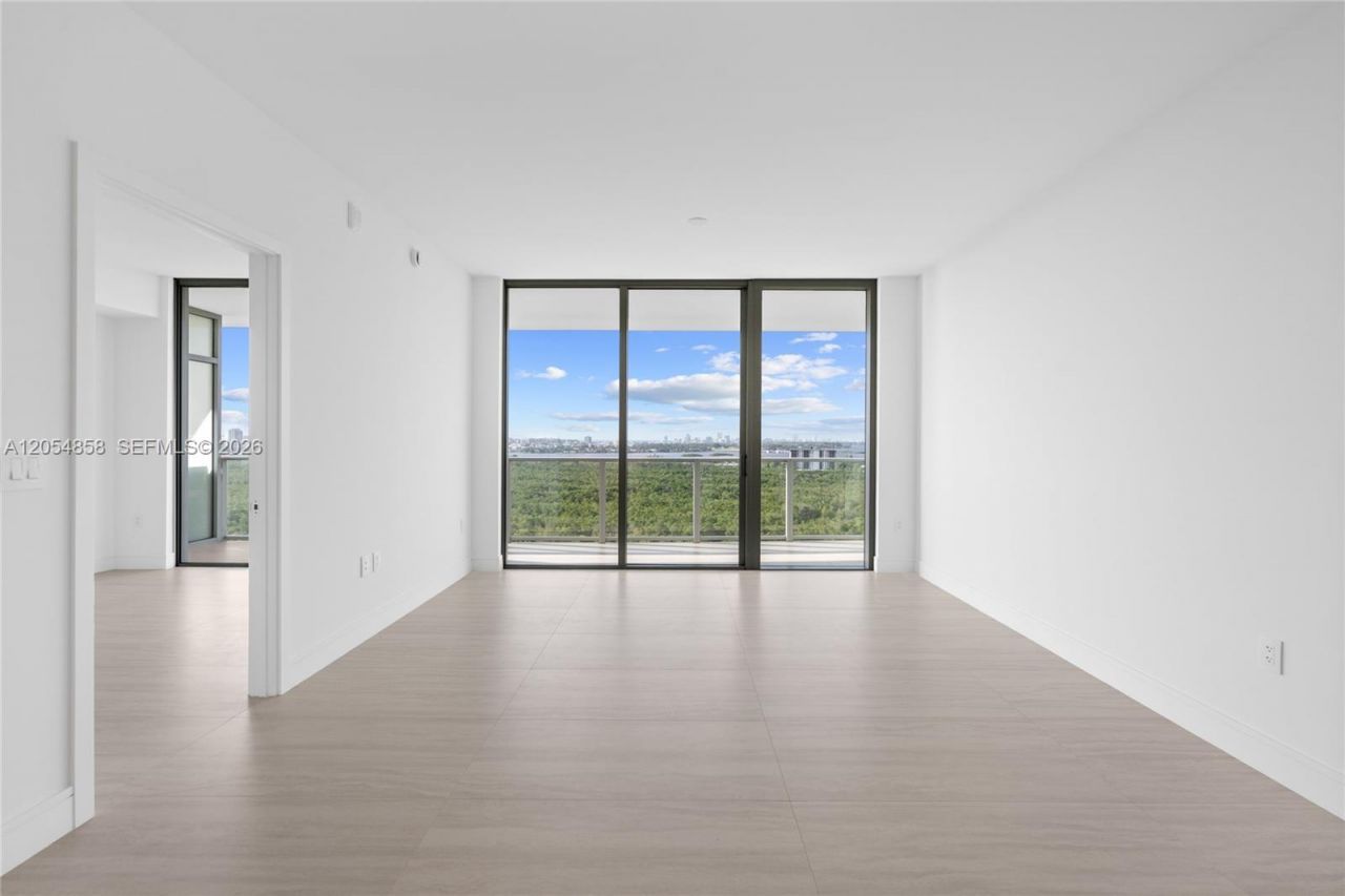 2411 Laguna Circle, Unit 1604, North Miami, FL 33181 Photo