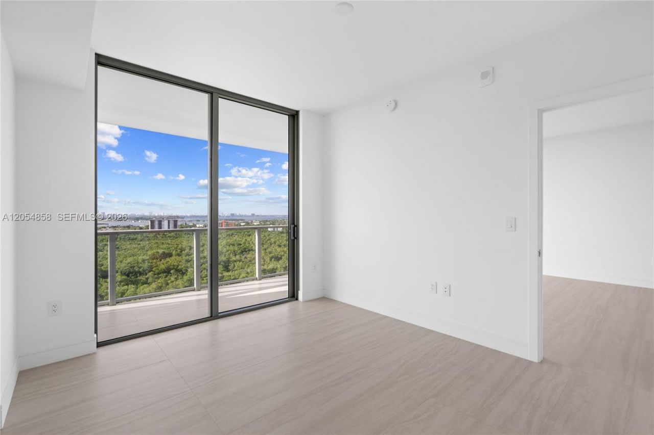 2411 Laguna Circle, Unit 1604, North Miami, FL 33181 Photo