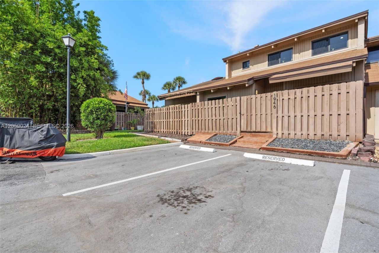 1946 SW 81st Ter , Davie, FL 33324 Photo