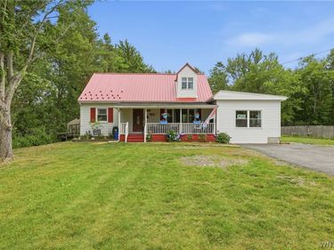 5227 Big Tree Road , Orchard Park, NY 14127