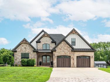 942 Leander Drive, Forest, VA 24551