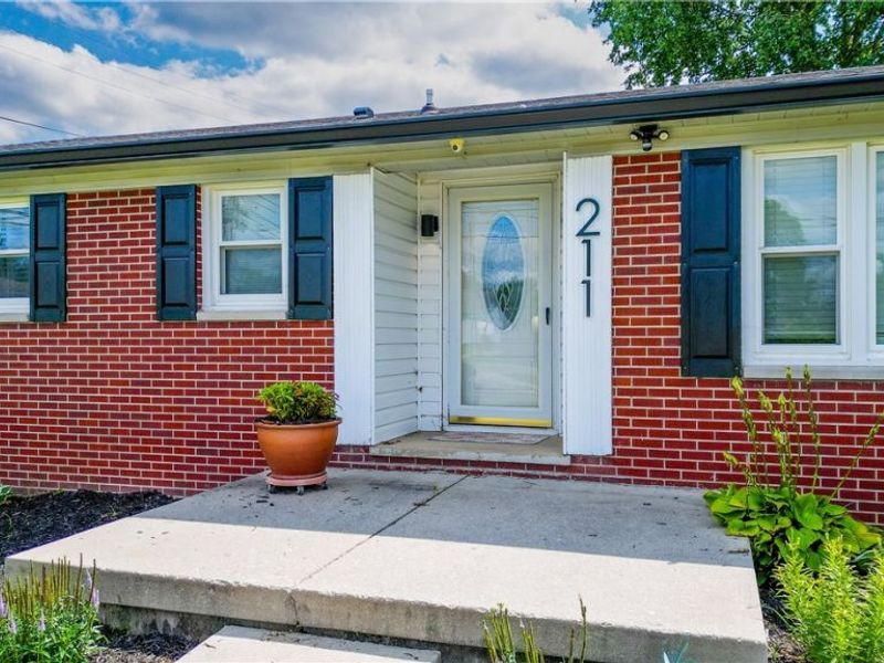 211 Fairview Avenue, Baltimore, OH 43105 Photo 4