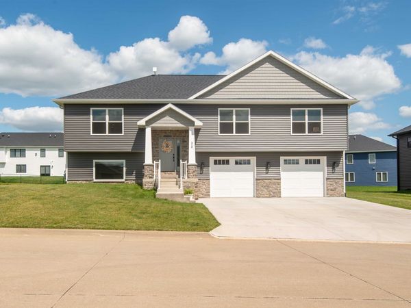 310 Solomia Court, Peosta, IA 52068
