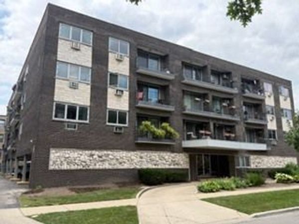 401 S Grove Avenue, Unit 3A, Oak Park, IL 60302
