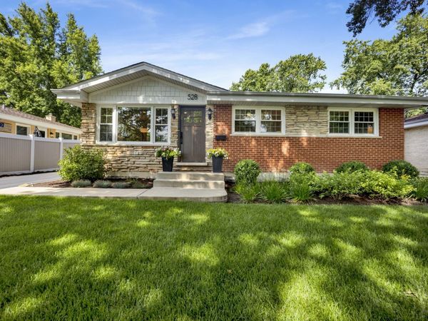 528 Kipling Court , Wheaton, IL 60187