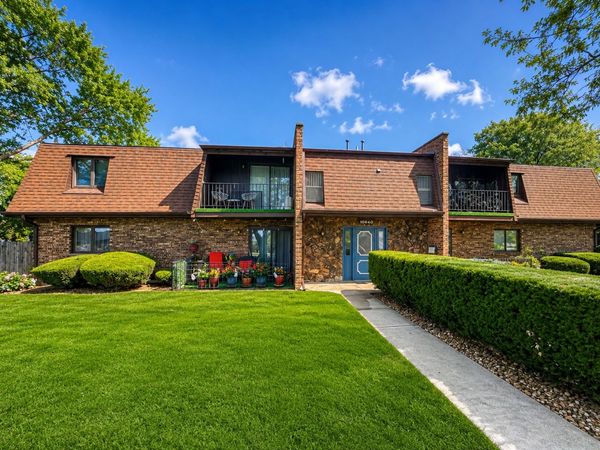 10640 S Brooklodge Lane, Unit 2B, Palos Hills, IL 60465