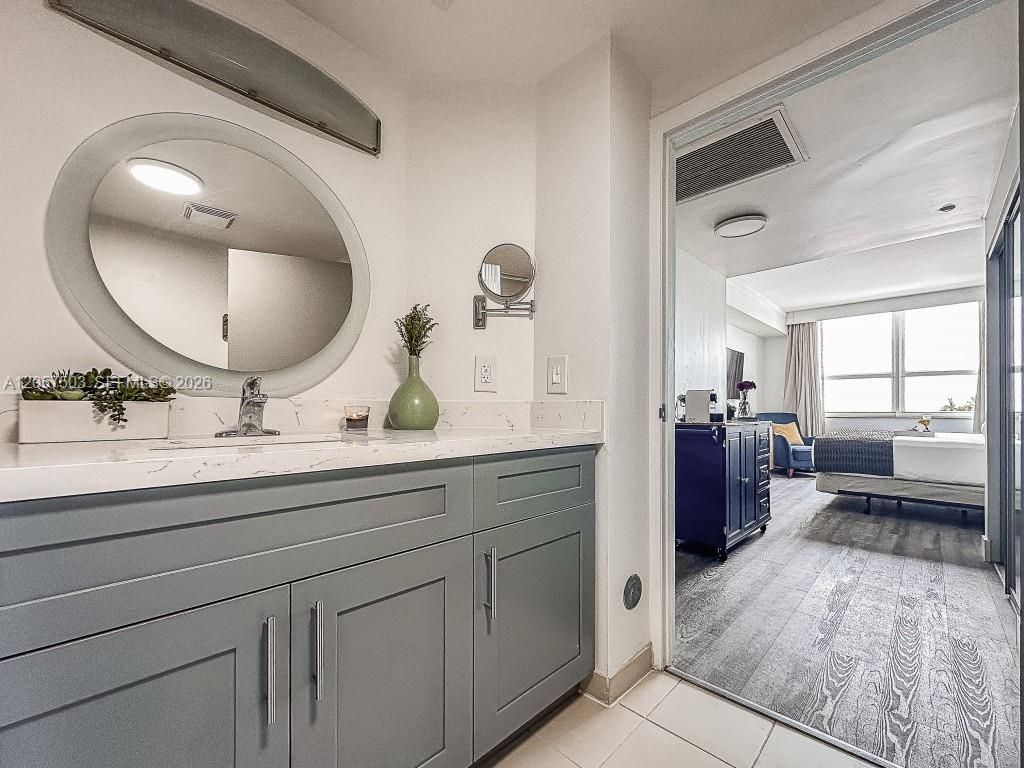 2889 Mcfarlane Rd , Unit 912, Miami, FL 33133 Photo