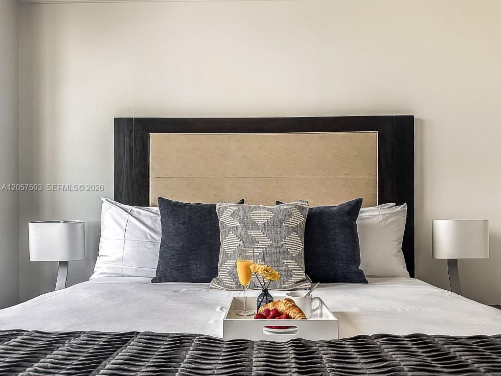 2889 Mcfarlane Rd , Unit 912, Miami, FL 33133 Photo