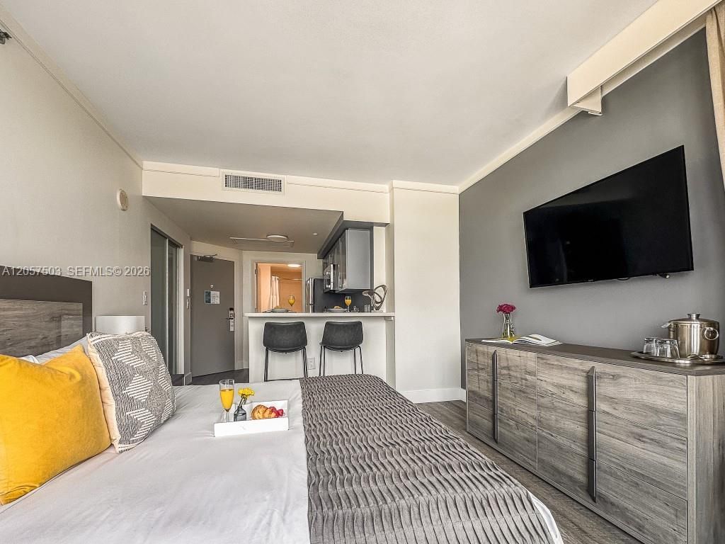 2889 Mcfarlane Rd , Unit 912, Miami, FL 33133 Photo