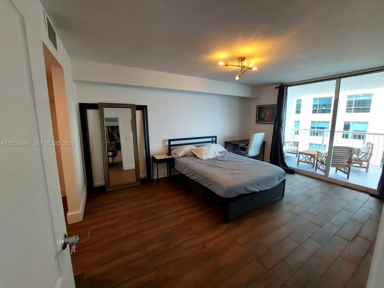 1200 Brickell Bay Dr, Unit 3708, Miami, FL 33131 Photo
