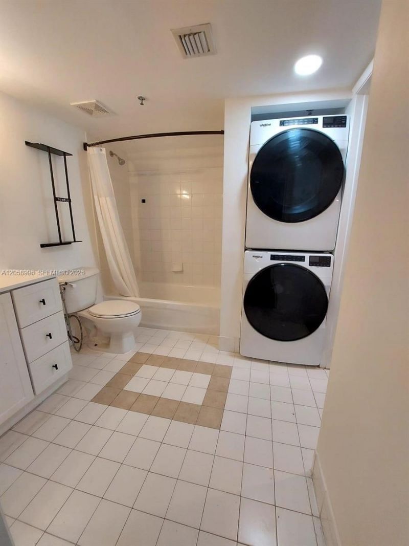 1200 Brickell Bay Dr, Unit 3708, Miami, FL 33131 Photo