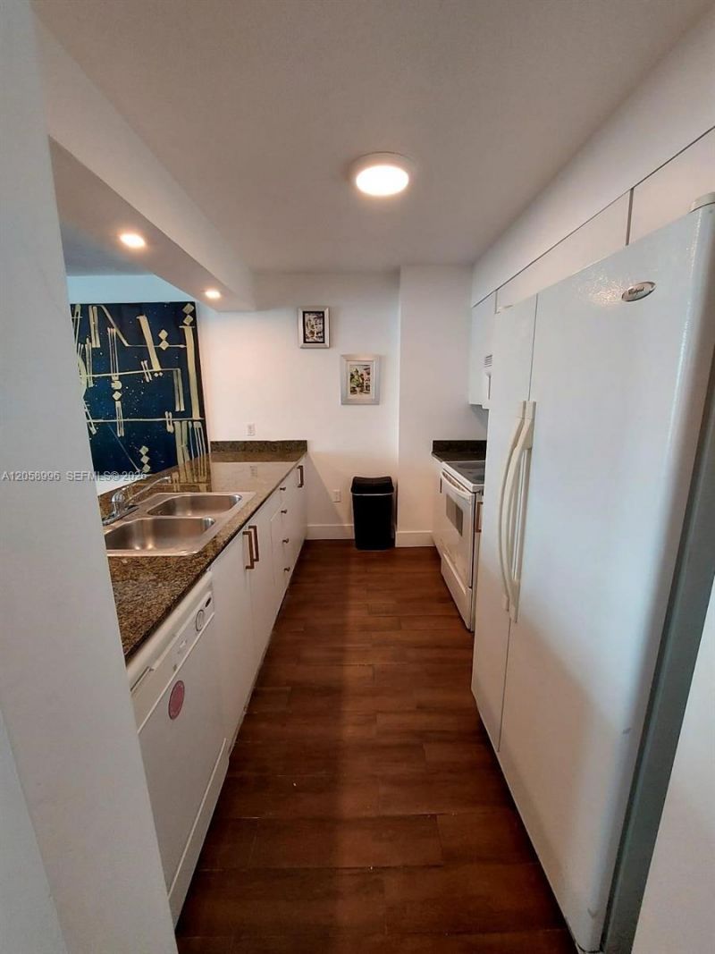1200 Brickell Bay Dr, Unit 3708, Miami, FL 33131 Photo