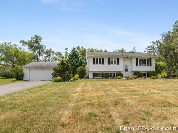 10015 Oneida, Grand Ledge, MI 48837