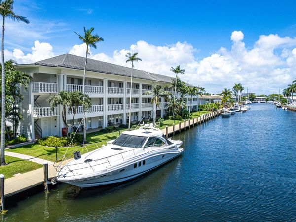 2881 NE 32ND Street, Unit 220, Fort Lauderdale, FL 33306