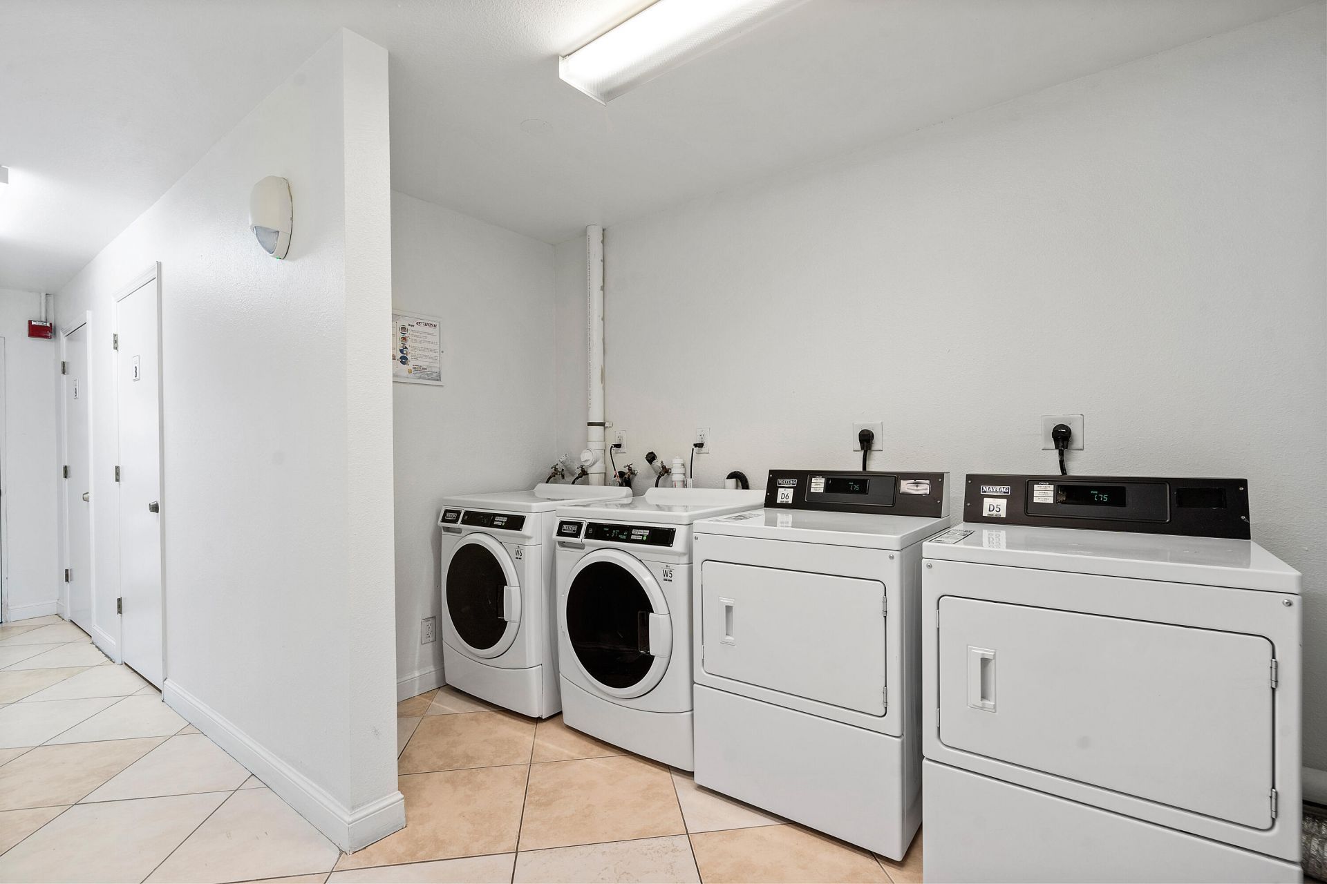 2881 NE 32nd Street, Unit 220, Fort Lauderdale, FL 33306 Photo