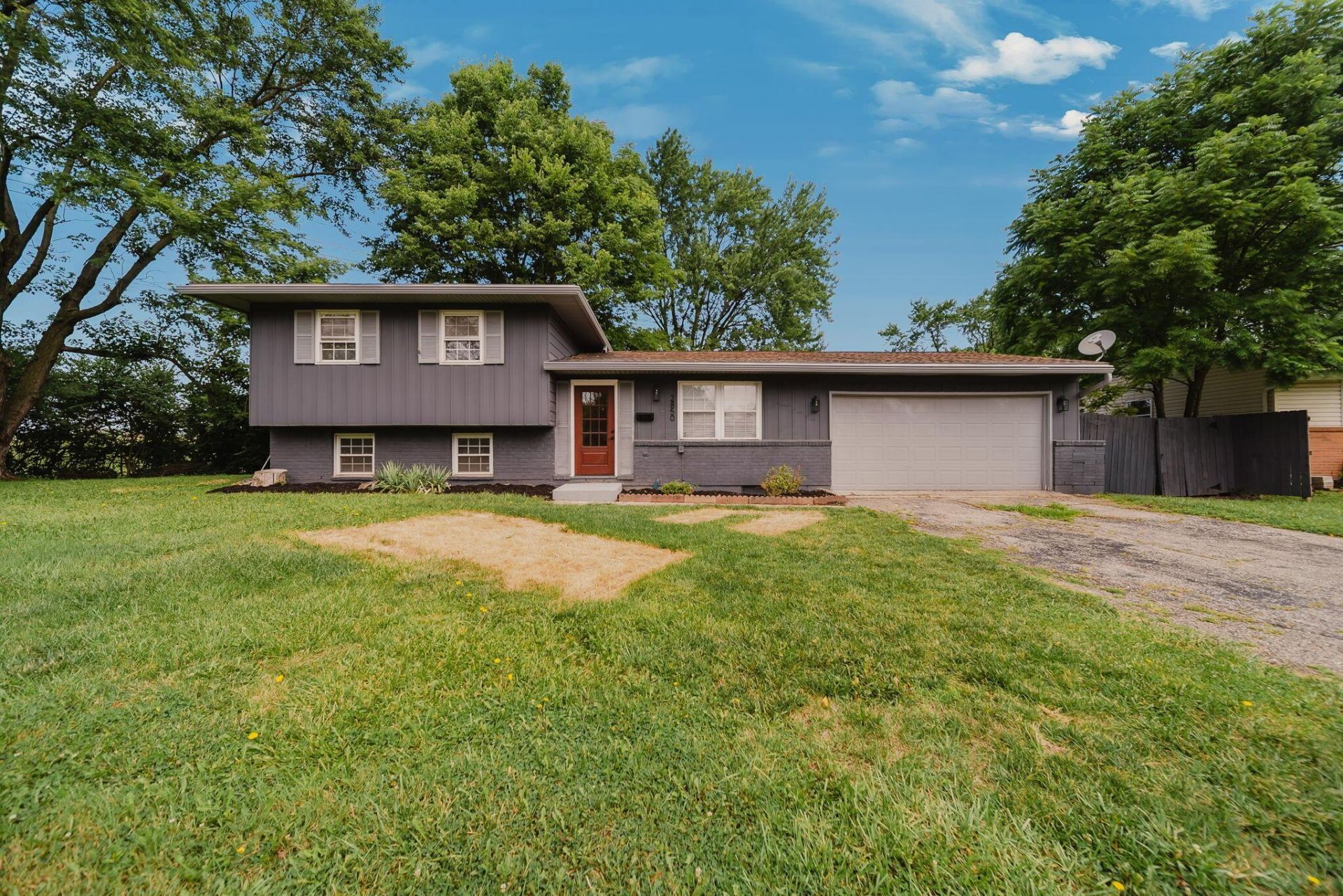 2850 Ravenswood Court, Columbus, OH 43232 Main Photo