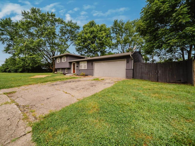 2850 Ravenswood Court, Columbus, OH 43232 Photo 2