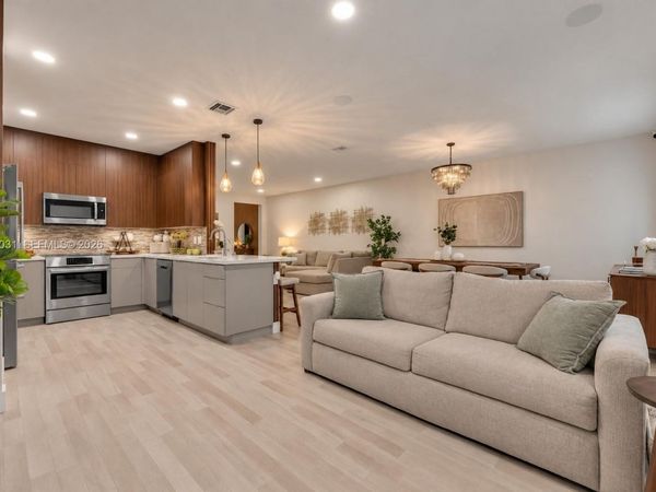 10533 NW 78th Ter, Doral, FL 33178