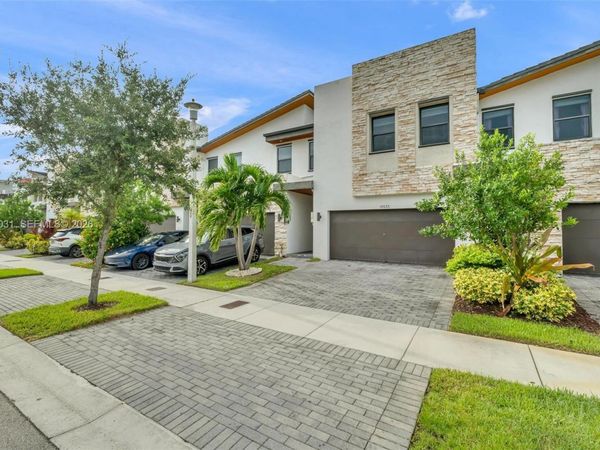 10533 NW 78th Ter, Doral, FL 33178
