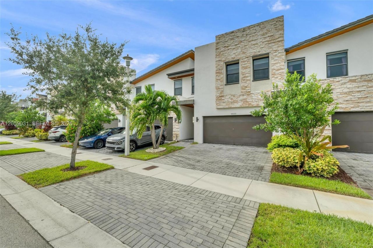 10533 NW 78th Ter, Doral, FL 33178 Photo