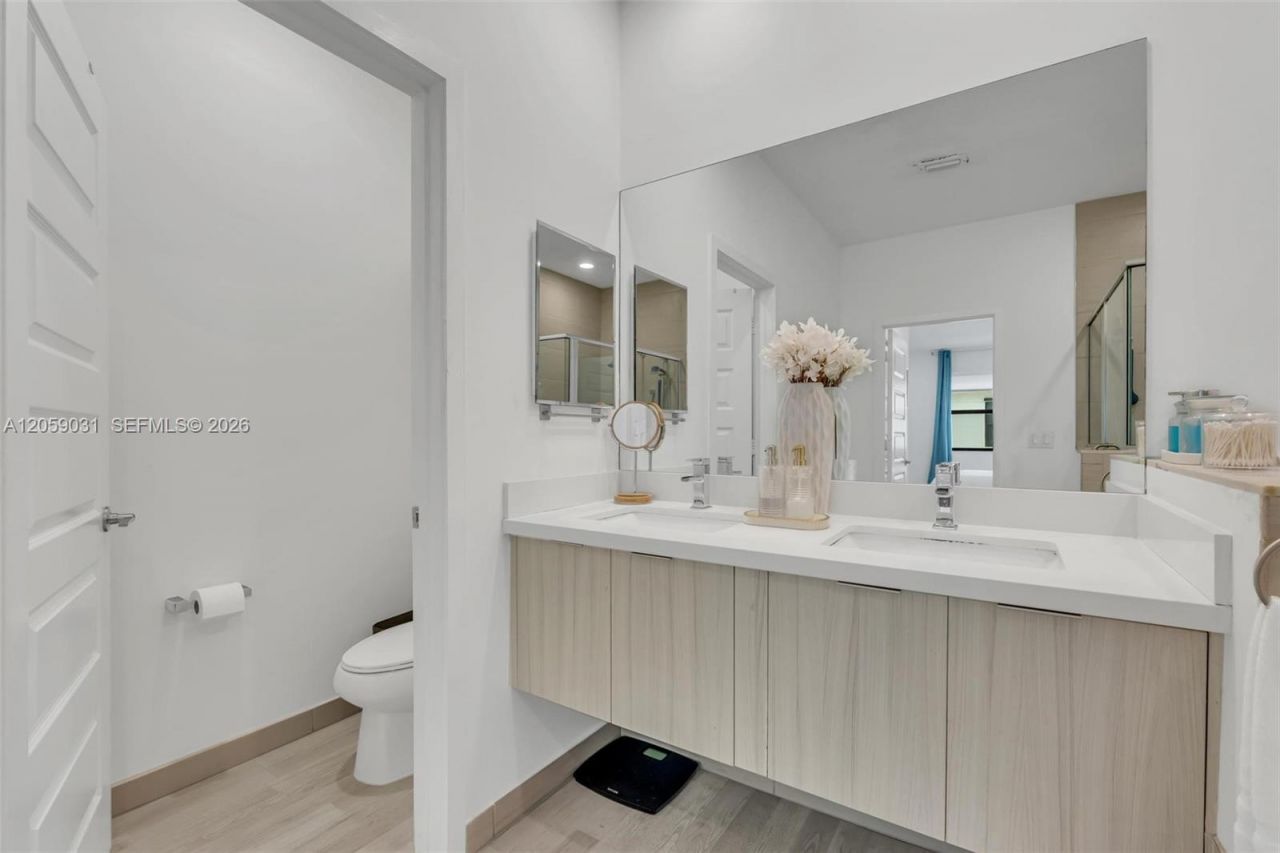 10533 NW 78th Ter, Doral, FL 33178 Photo