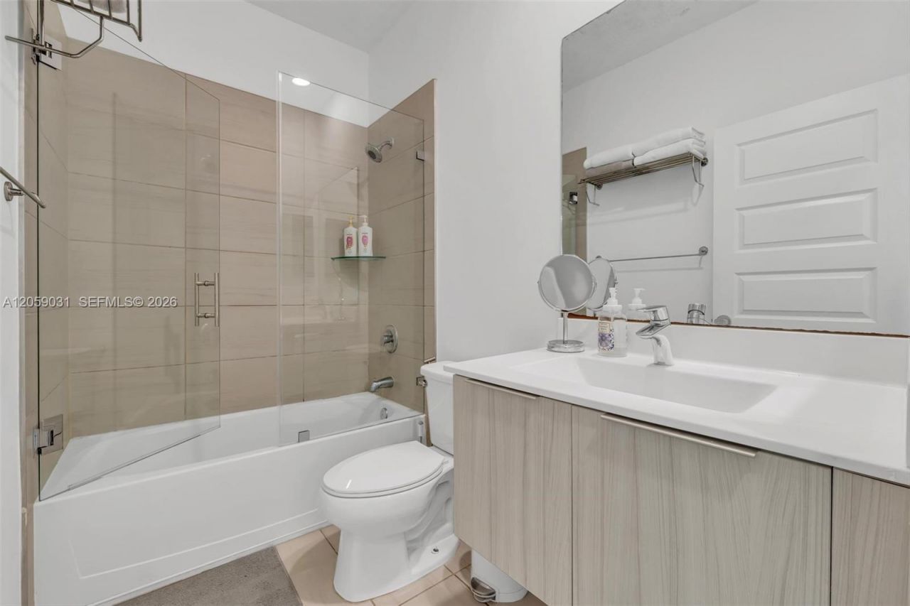 10533 NW 78th Ter, Doral, FL 33178 Photo