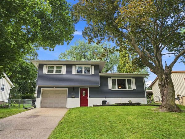 1426 25TH Street , Bettendorf, IA 52722