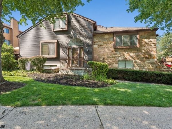 61 Hickory Hill Ct, Rockaway, NJ 07866